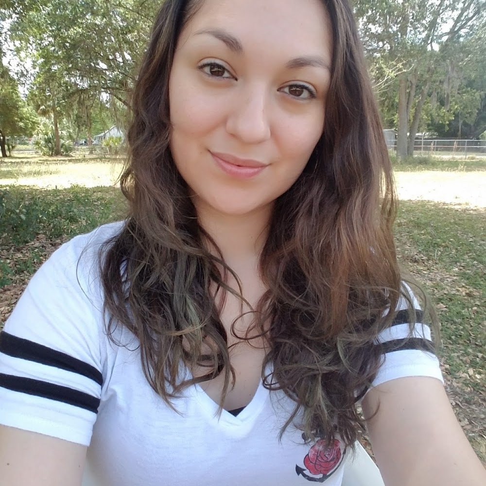 Meet your Posher, Evelia